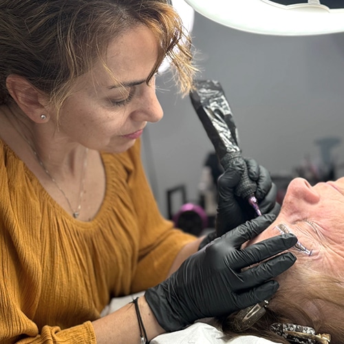 wThis_pintant_groga500 Thais pintando